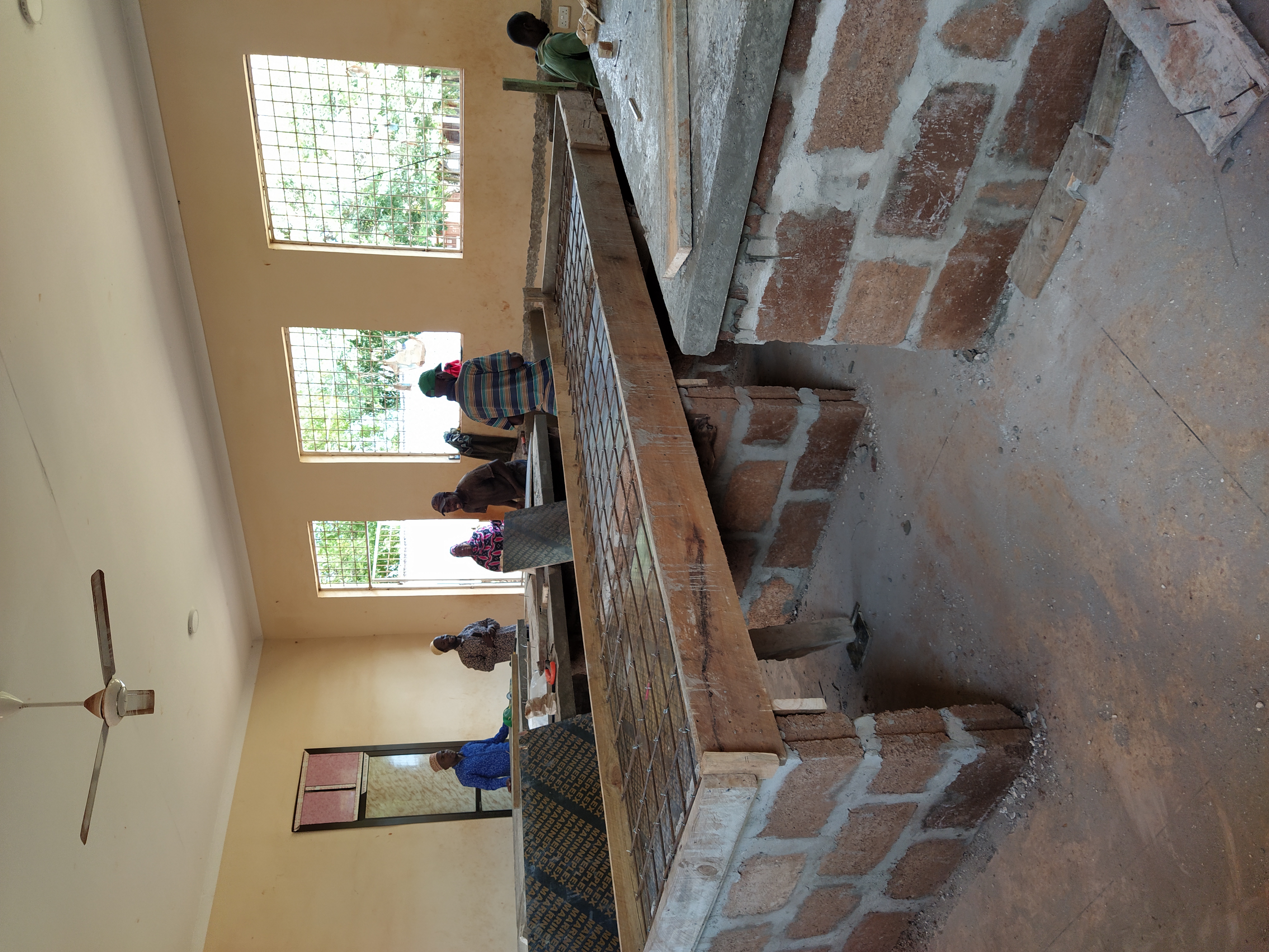 2024: Inrichting lab KUSINI SECONDARY SCHOOL
